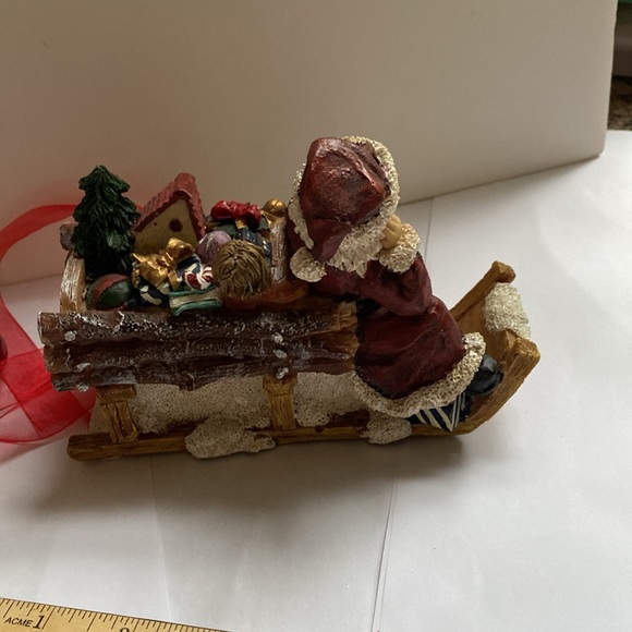 Abbott Santa on sleigh resin. - Picture 5 of 9